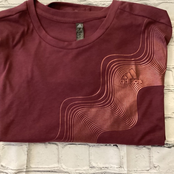 ADIDAS T SHIRT With GOLD DETAILED  ( Color: Burgundy) Size - XL - Picture 5 of 5
